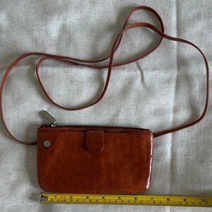 Hobo Vintage Bess Crossbody in Cognac Brown
